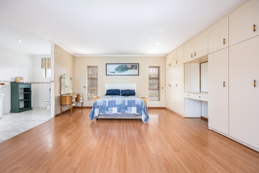 6 Bedroom Property for Sale in Elim Western Cape
